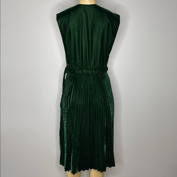 & Other Stories Stocholm Atelier Green Velvet Pleated V-Neck Belted Dress Size 8 - Picture 2 of 9